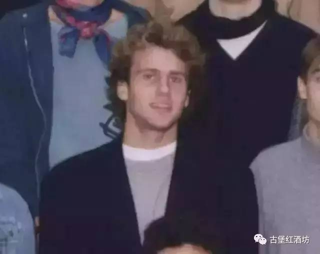 面对镜头总统淡定盲品精彩不容错过！！！不朽情缘游戏法国新总统马克龙解读葡萄酒(图2)